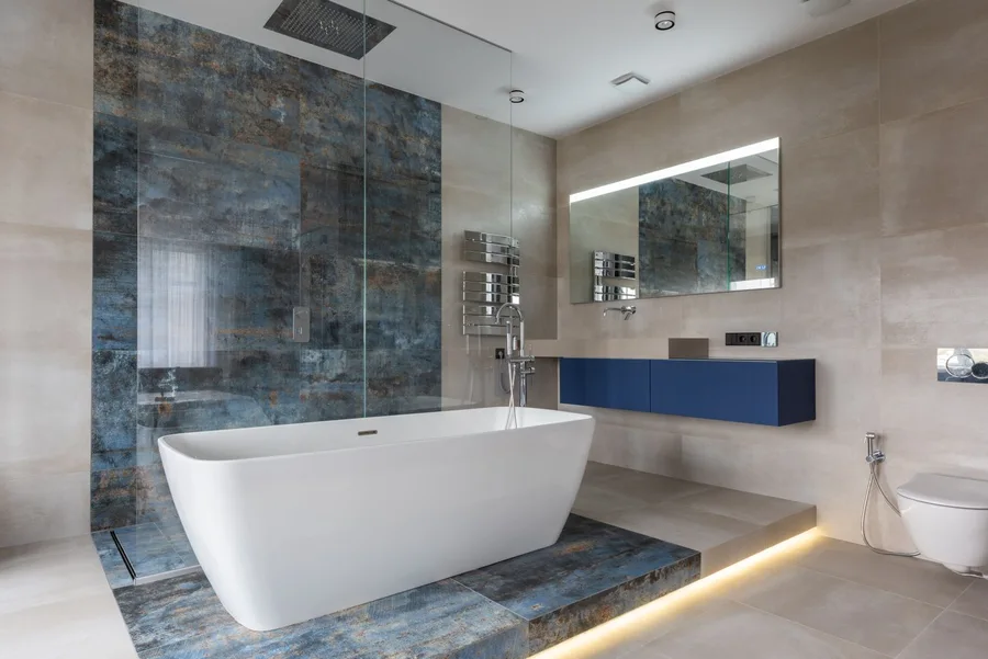 Bathroom with coordinated bath, basin and wall finishes